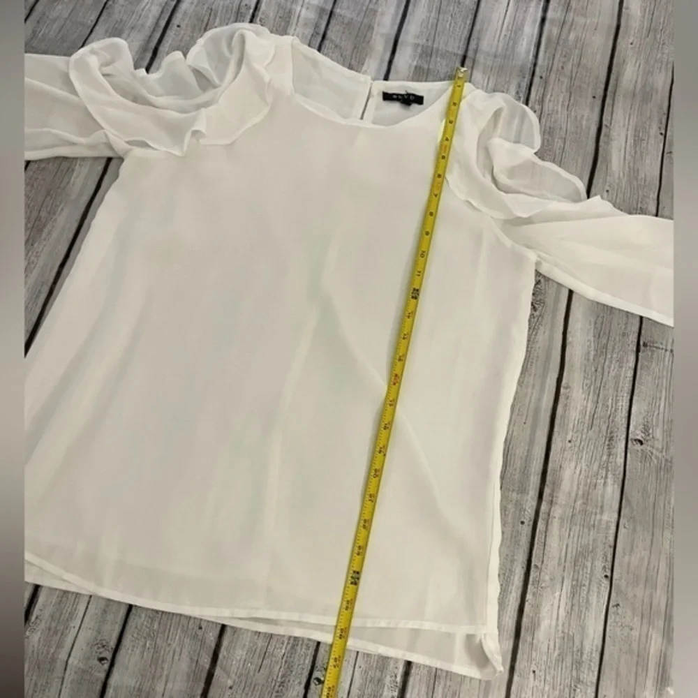 BLVD Women’s White Long Sleeve Blouse Cold Shoulder Style Size Medium